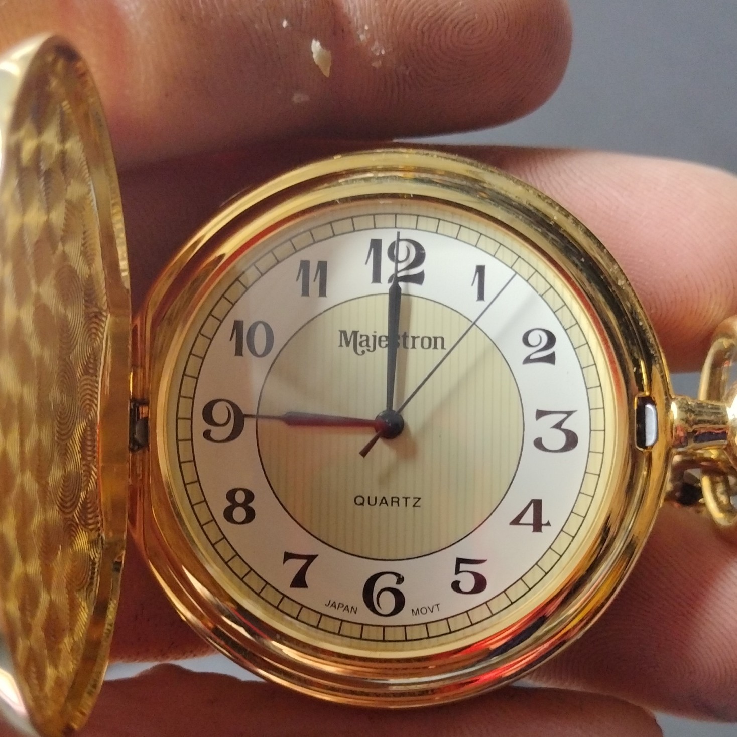 Majestron Quartz Full Hunter Pocket Watch Eagle USA Flag Gold Tone w/ Chain