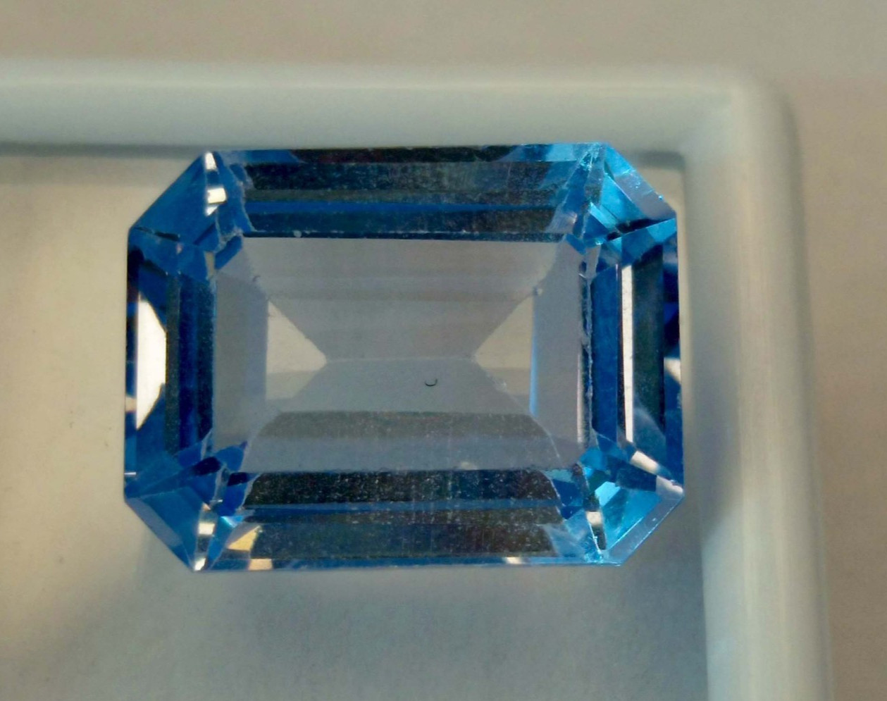 Blue Emerald Cut 15-17 Carat Natural Certified Aquamarine Loose Gemstone RK292