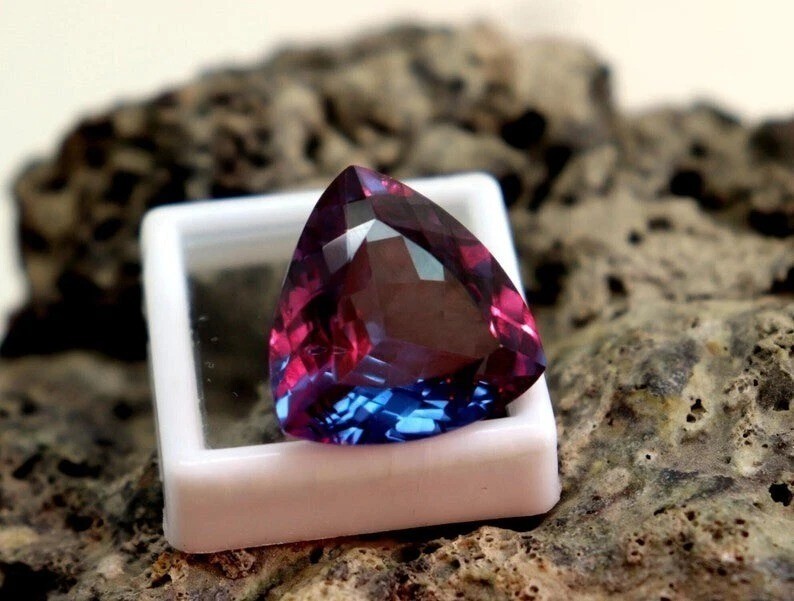 Alexandrite Jewelry Making Multicolor Color Changing Trillion Cut Gem 8.38 Ct