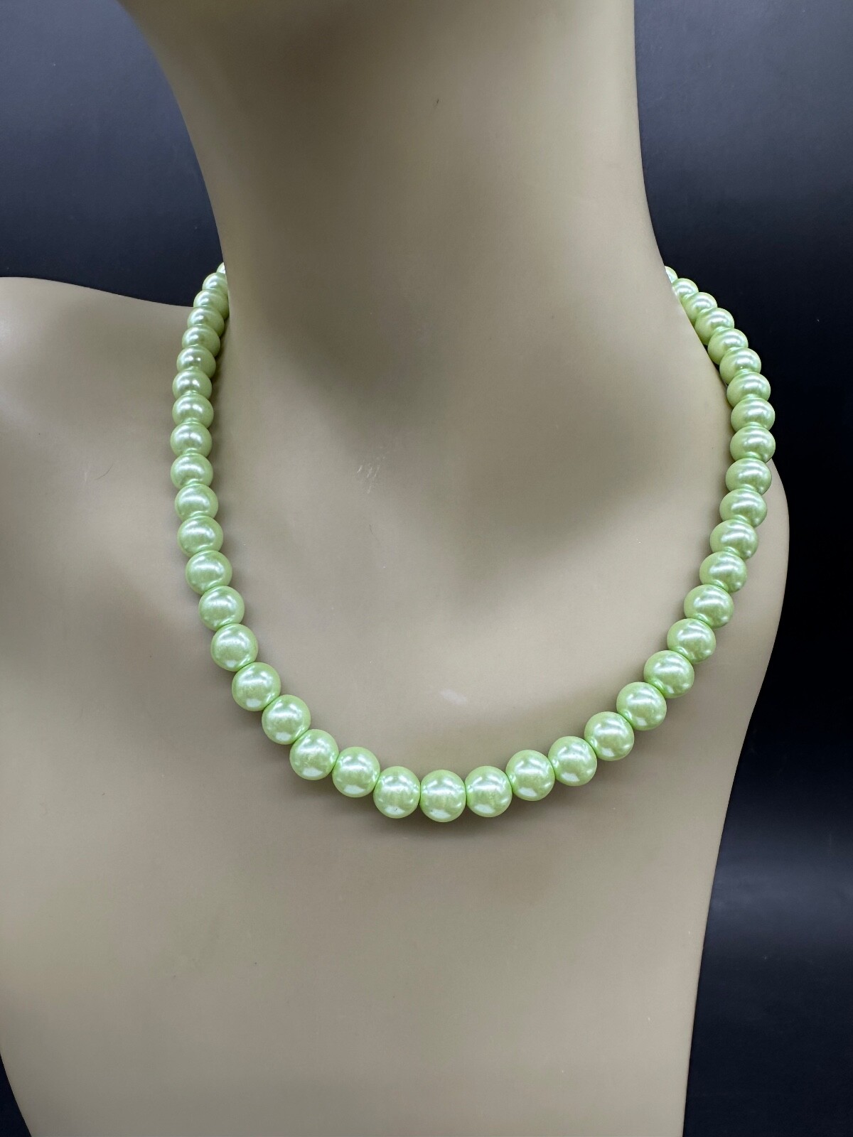 ESTATE LATTICE GREEN FAUX PEARL CLASSIC STRAND STRING BEAD NECKLACE 17″ LONG