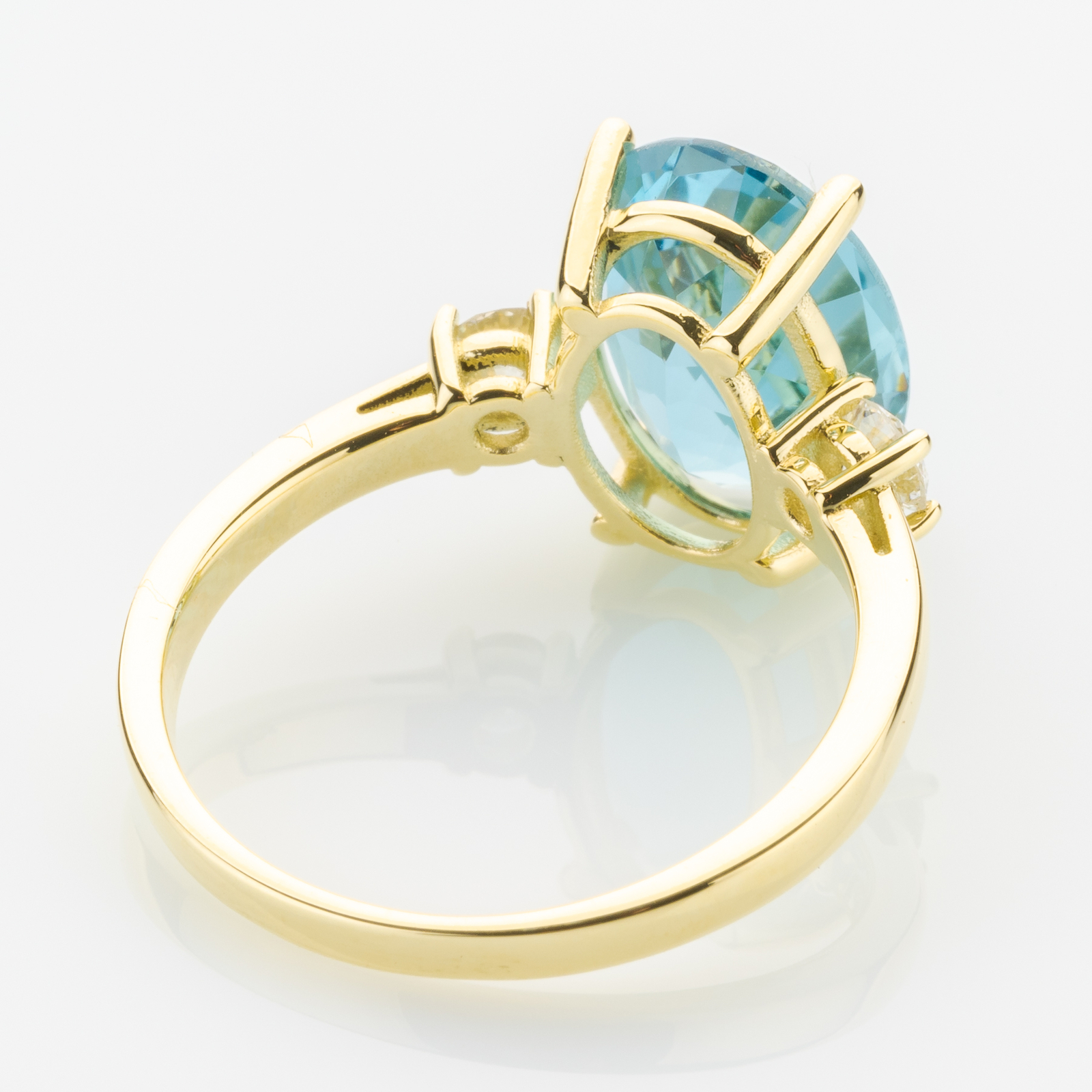 14k gold ring with an aquamarine and diamonds