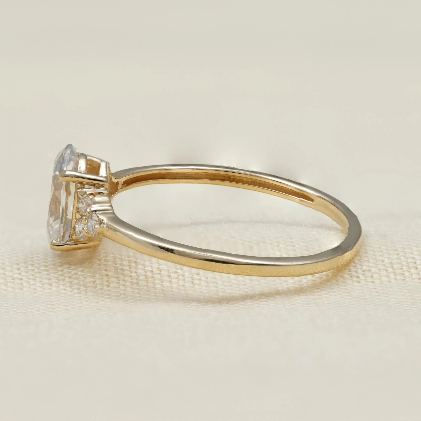 IGI Certified 2.15 Carat F VS1 Oval Lab Grown Diamond Engagement Ring 14k Gold