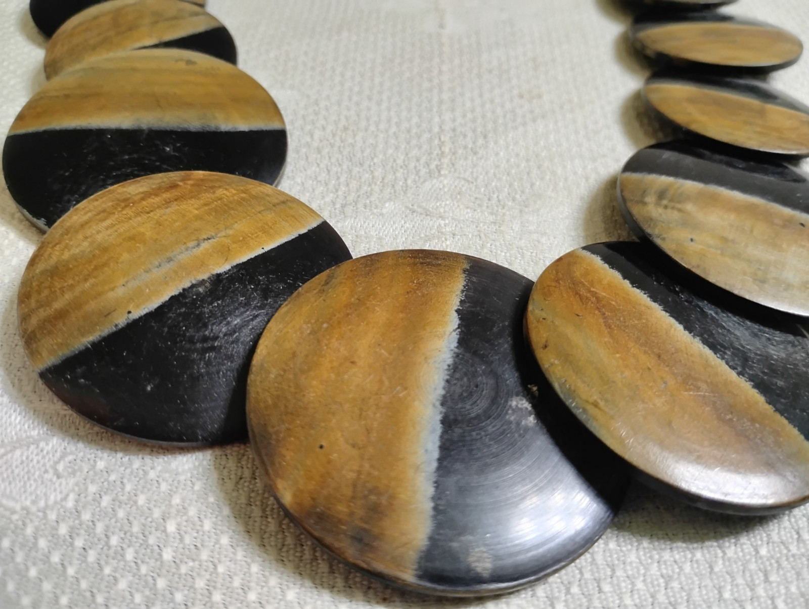 GT Metal Half Wood Grain Half Black Graduated Wood Disk Bead 25″ Necklace