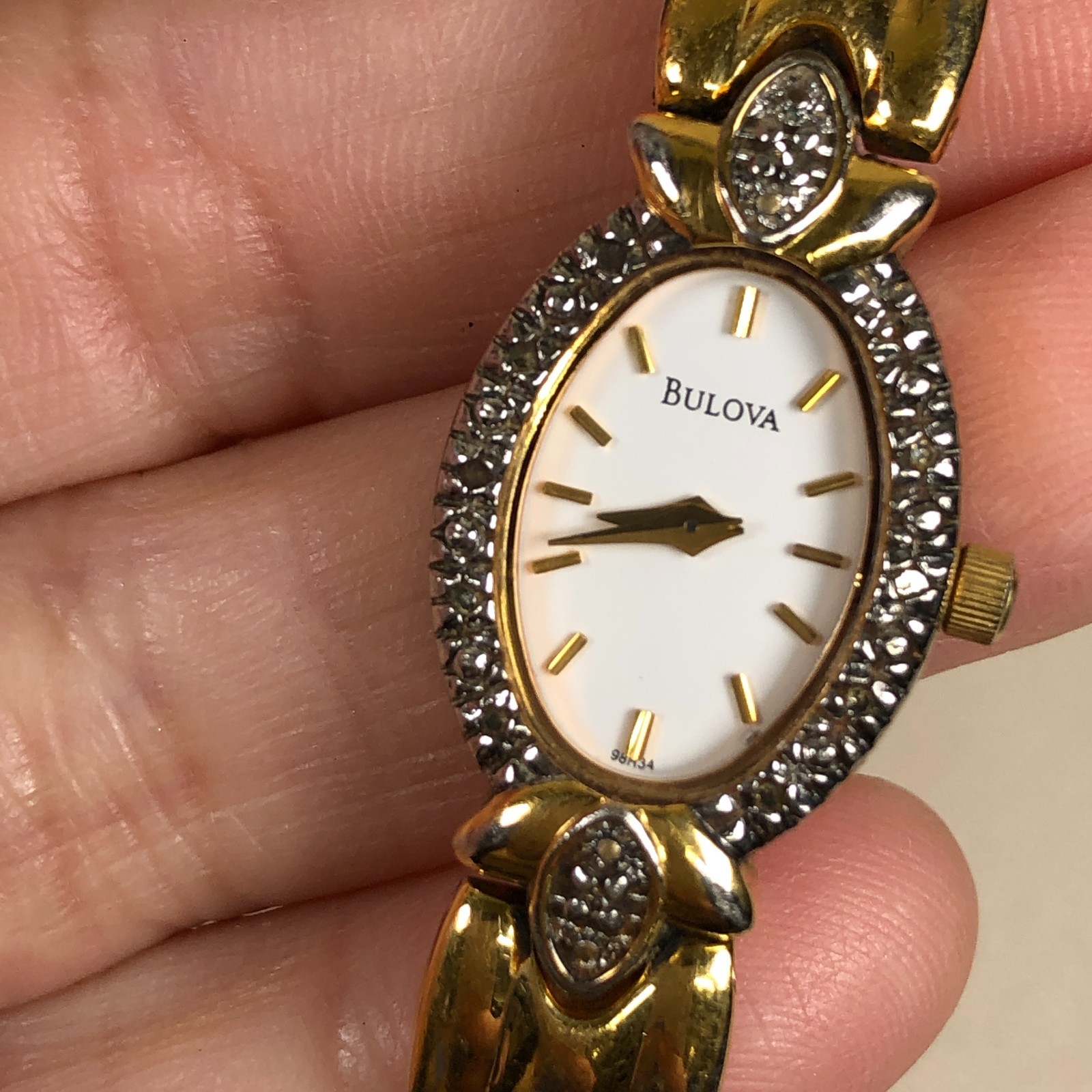 Bulova Women 98R34 Luxury Diamond Bezel Gold Tone Quartz Analog Watch 7 3/4″