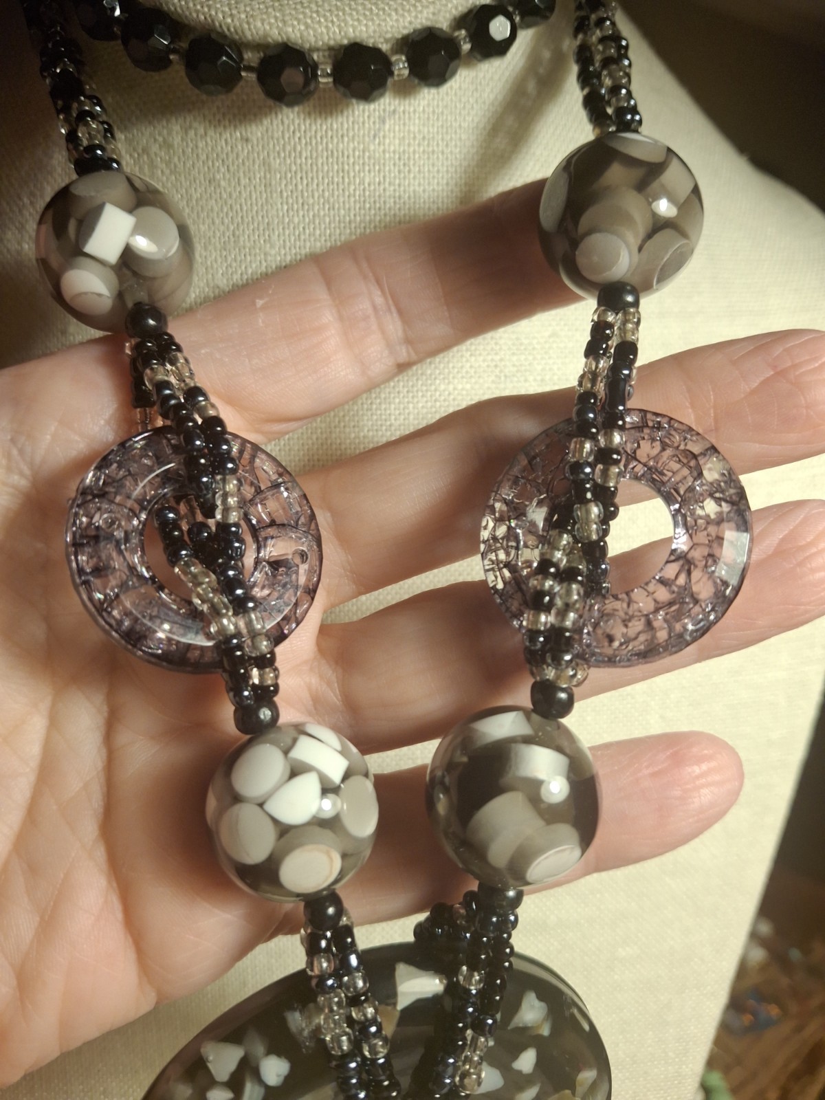 Pre-owned no brand pendant necklace with multi-beads, black, gray, white..MOP