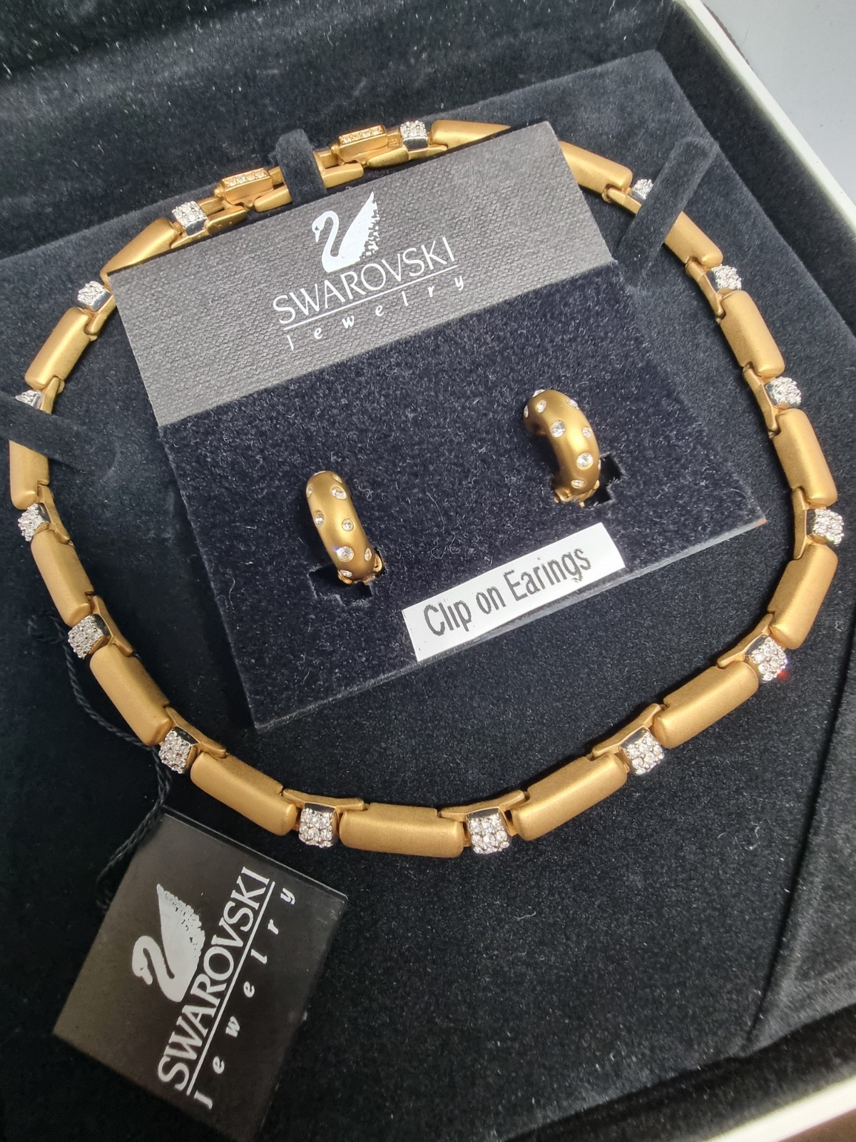 Extravagant vintage Swan Swarovski gold tone brash necklace and Clips Set