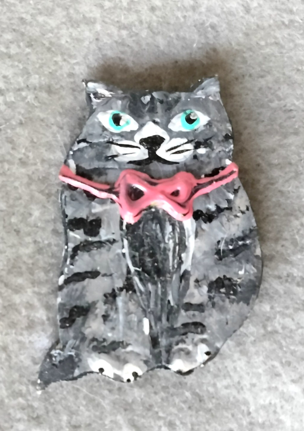 Handmade Wooden Gray Tabby Cat Brooch (173 – 2587)