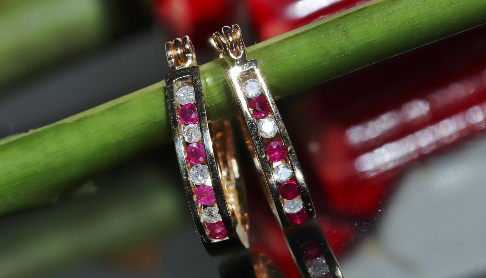10k yellow gold earrings 0.27ct natural, treated ruby diamond hoop 2.20gr N3634