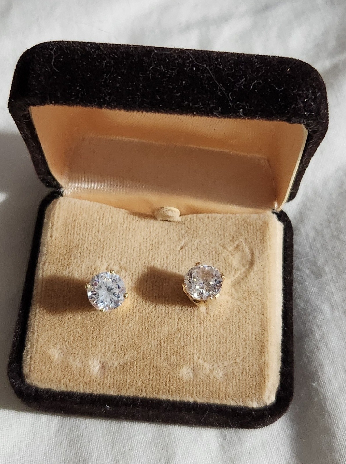 14kt yg BEAUTIFUL EARRINGS OVER 1 CARAT EACH EARRING 2.6 GRAMS FOR PR
