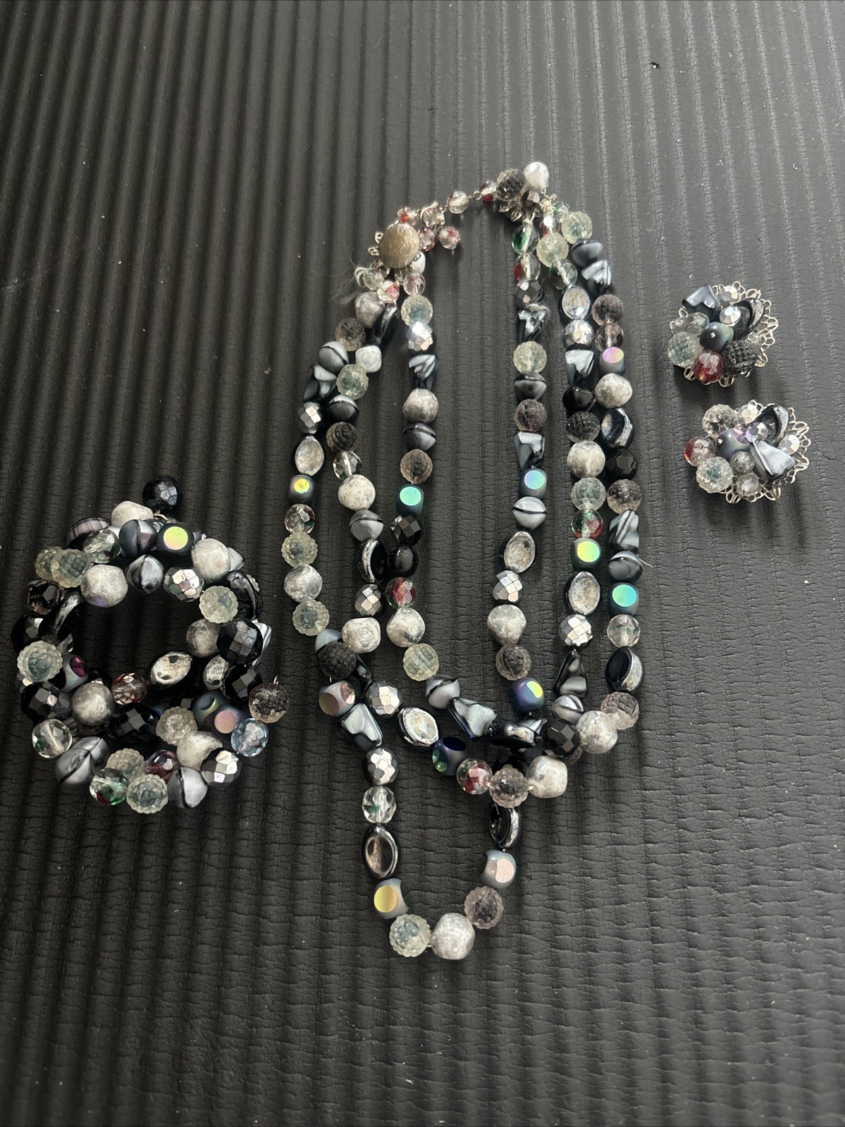 Unsigned But Guess Old Vintage Glass Bead Necklace Earrings And Bracelet