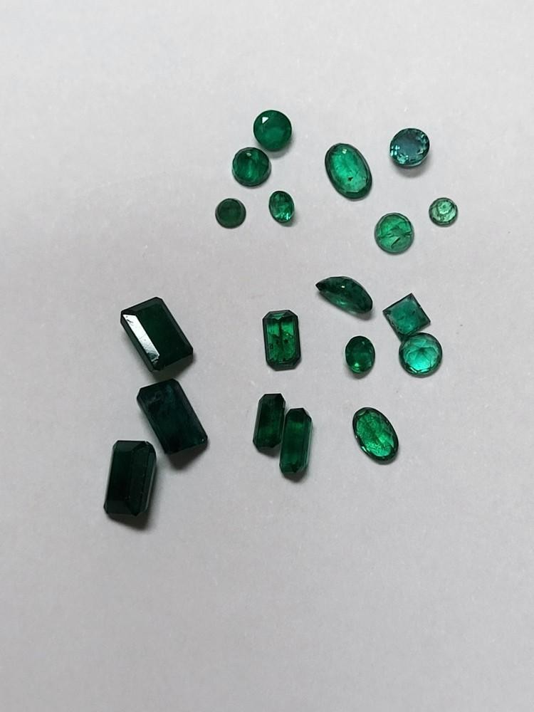 19 Genuine EMERALDS 7.5 carats Total Weight Nice Mix of shapes and sizes CHEAP !
