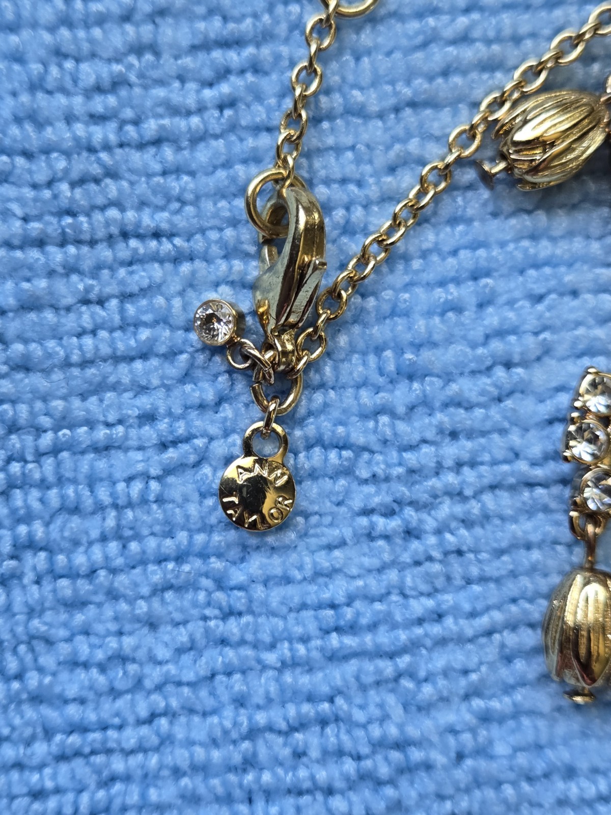 Gold-colored costume jewelry lot, 1,392.1 grams