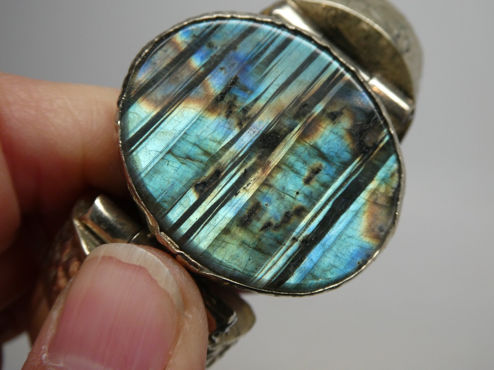 Vintage Water Buffalo Bone Labradorite Gemstone Hinged SP Bracelet Sz. 6.5″