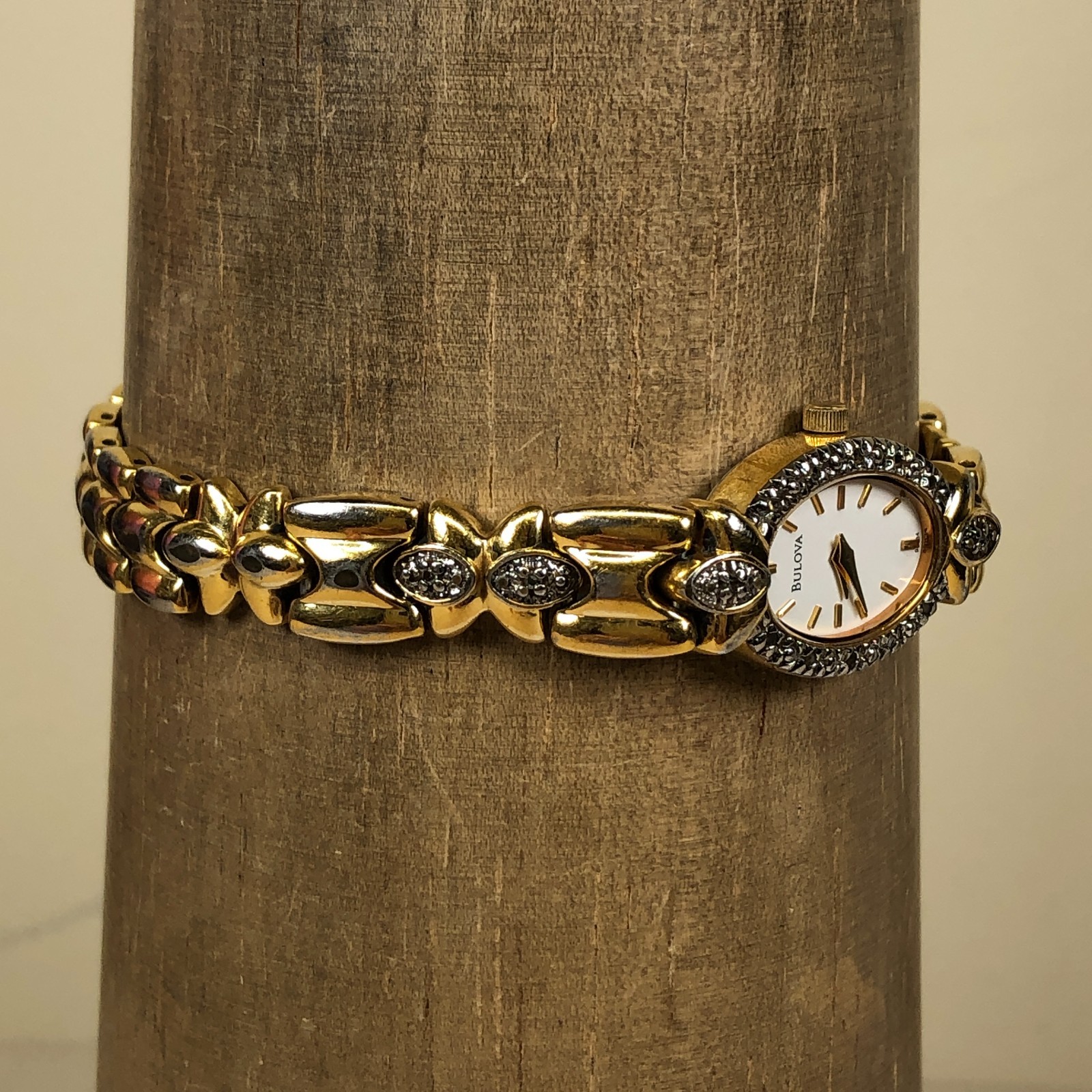 Bulova Women 98R34 Luxury Diamond Bezel Gold Tone Quartz Analog Watch 7 3/4″