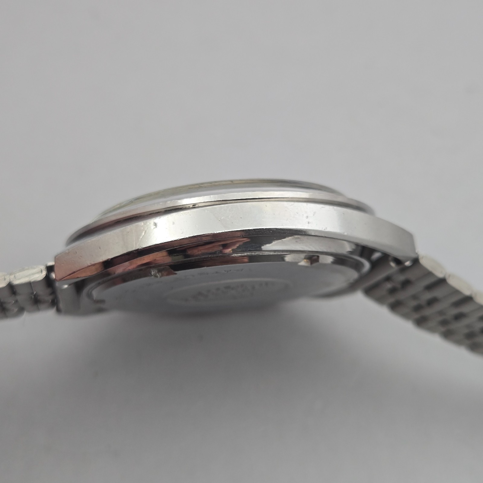 Vintage Wittnauer 2000 Men’s Automatic watch W102 perpetual calendar 1970s