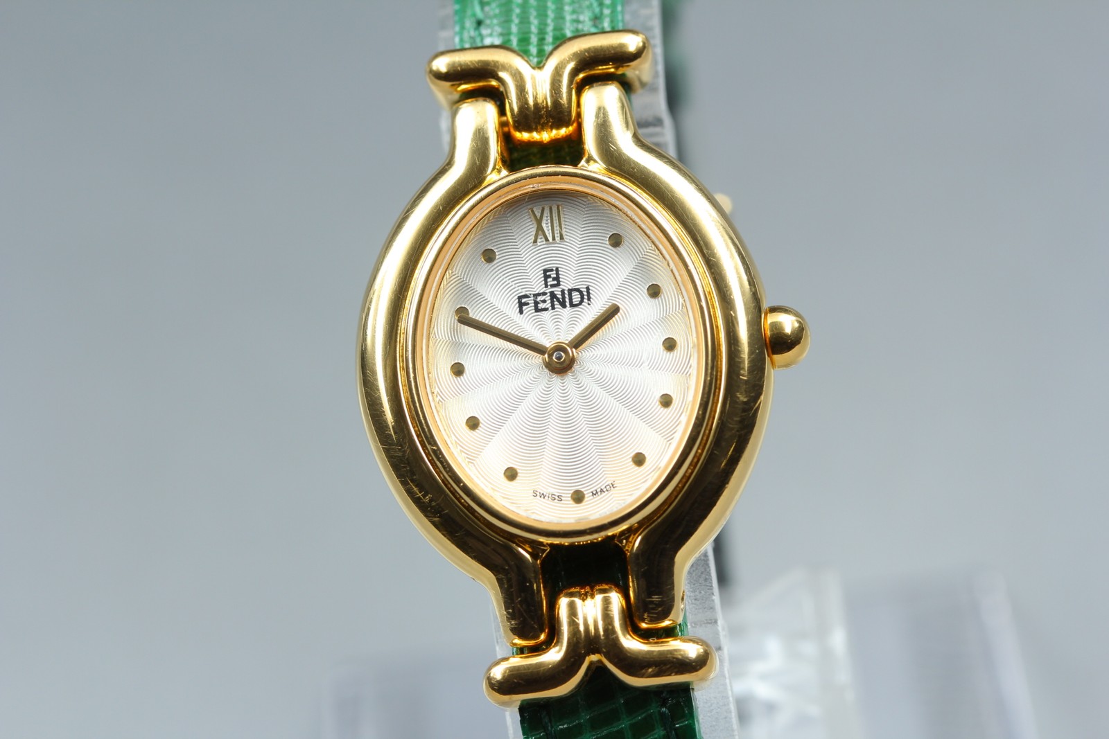 FENDI 640L Chameleon Change Green Belt Gold 24mm Women’s Quartz Watch Vintage