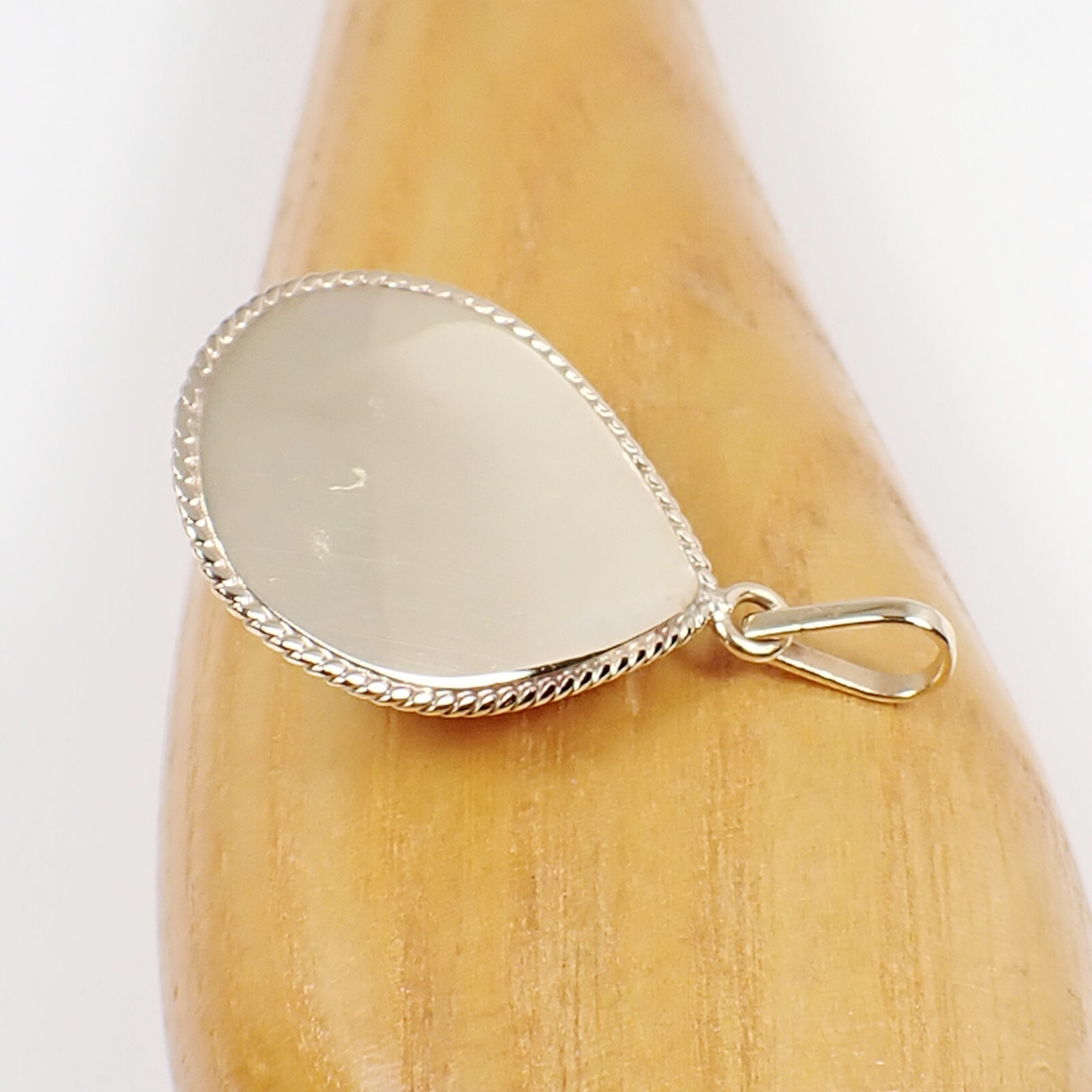 Teardrop 20x16mm Australian Mabe Pearl Bezel Pendant 375 9k Yellow Gold, MPP99