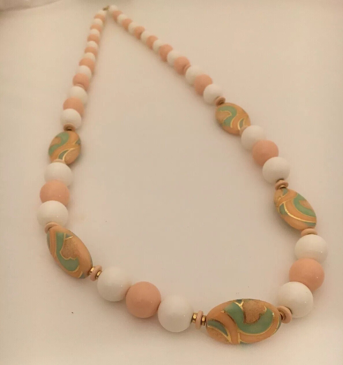Beautiful Vintage Japan White & Peach Bead Strand 30” Necklace 885