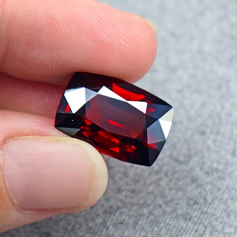 Natural Red Pyrope Garnet 11.27ct Untreated VVS, In-house Certified – 01114