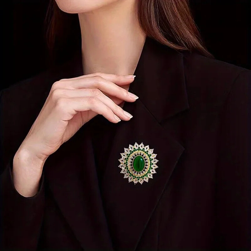 Elegant Oval Brooch for Women Vintage Imitation Jade Pin Ideal Jewelry Gift