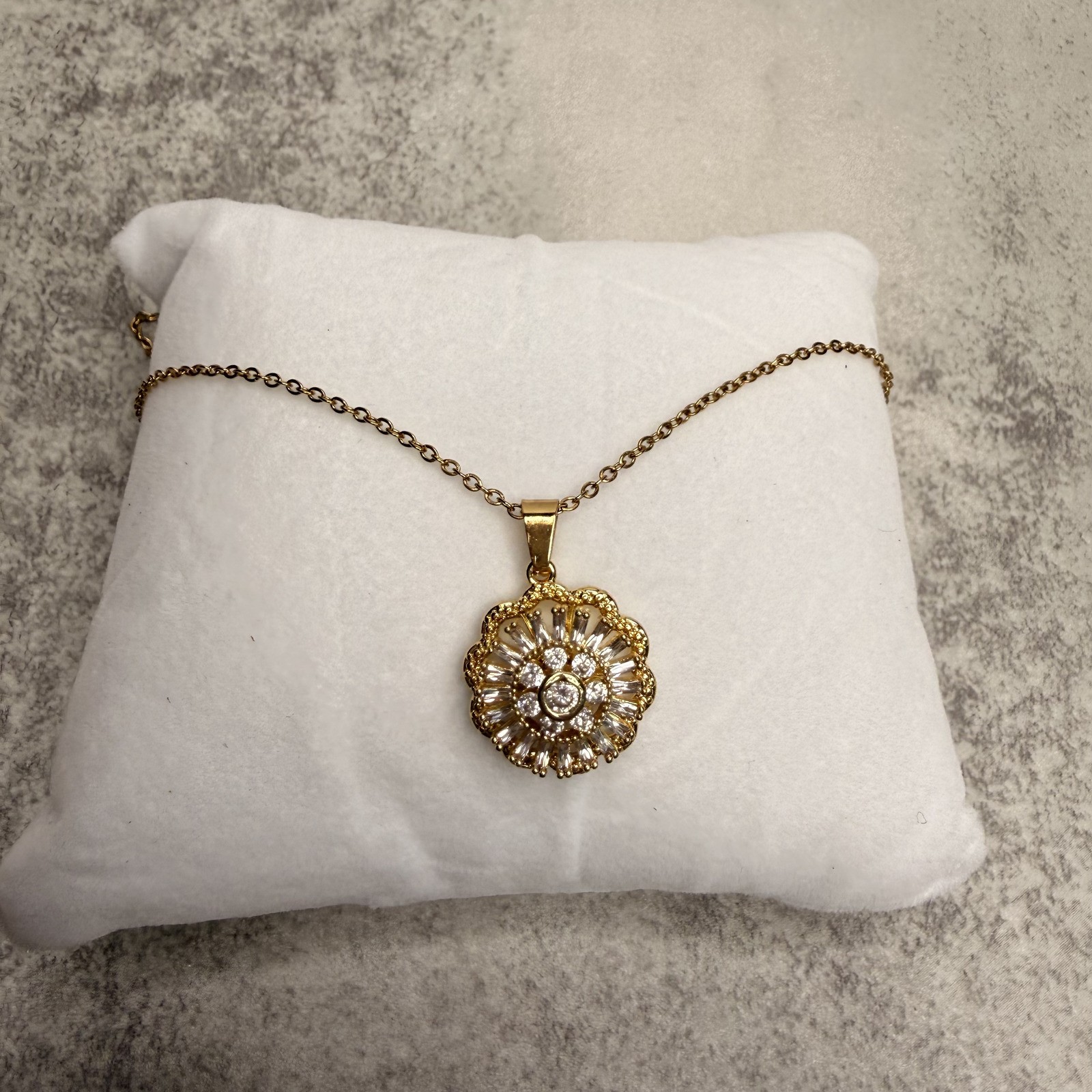 GlassJules Women’s Gold Tone Crystal Floral Spinner Pendant Necklace
