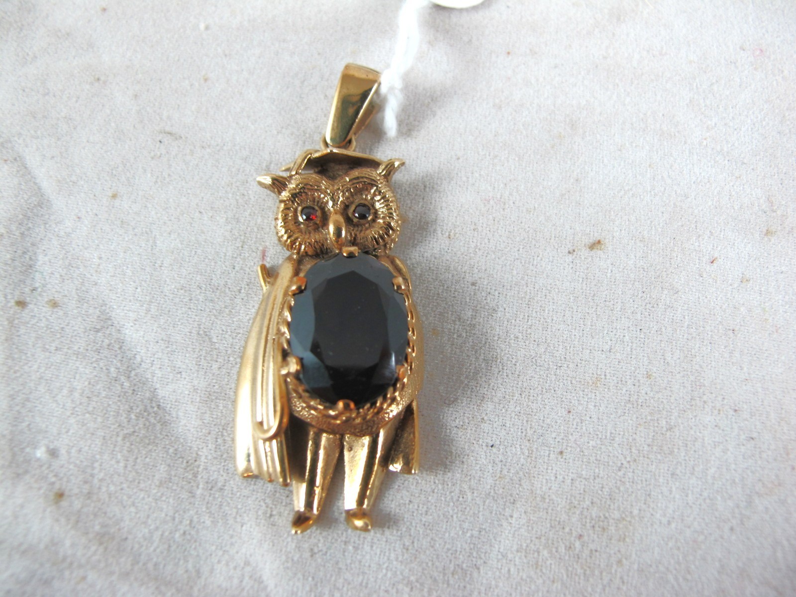 9 CT GOLD PENDANT WITH 4 CT GARNET, HALLMARKED, 8.9 GRAMS,