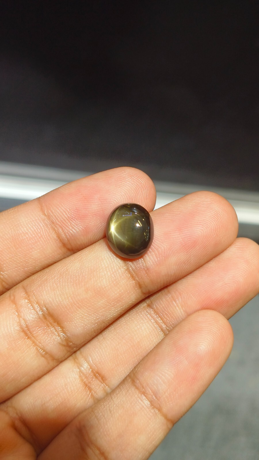 A VERY BEAUTIFUL AND TOP QUALITY BLACK STAR SAPPHIRE 7.69 cts WITH 6 RAY STAR ⭐