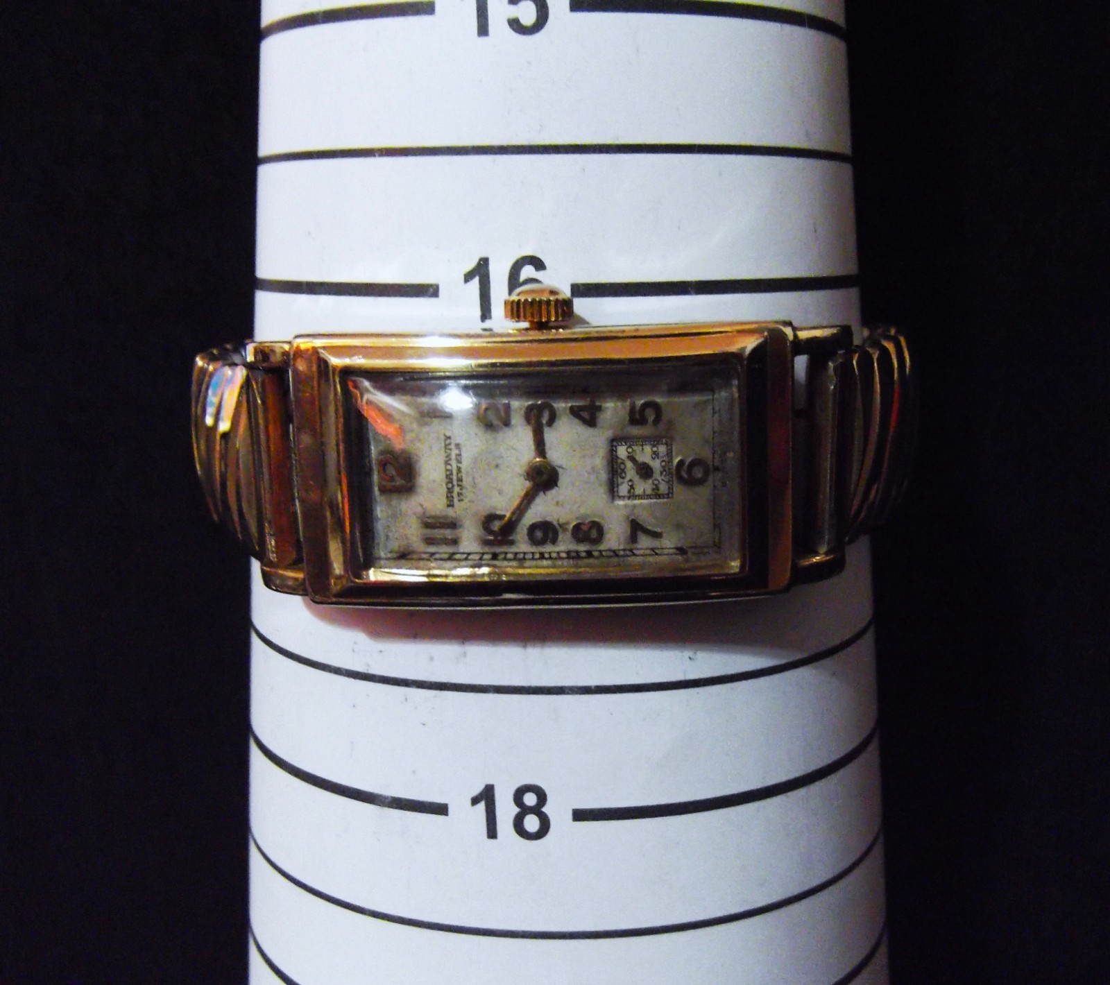 VINTAGE ART DECO BROADWAY CURVED MEN’S WATCH 1OK G/F BAND MANUAL WIND