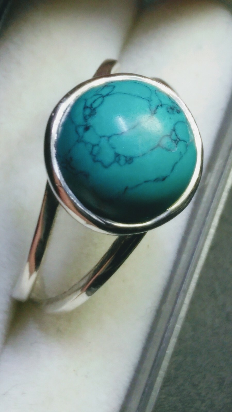 APPEALING TURQUOISE IN STERLING SILVER.925 RINGS SIZE 9.0-9.25 AND 8.25-8.5!