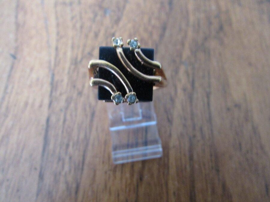 Vintage women’s onyx and rhinestone dinner ring size 8 1/4