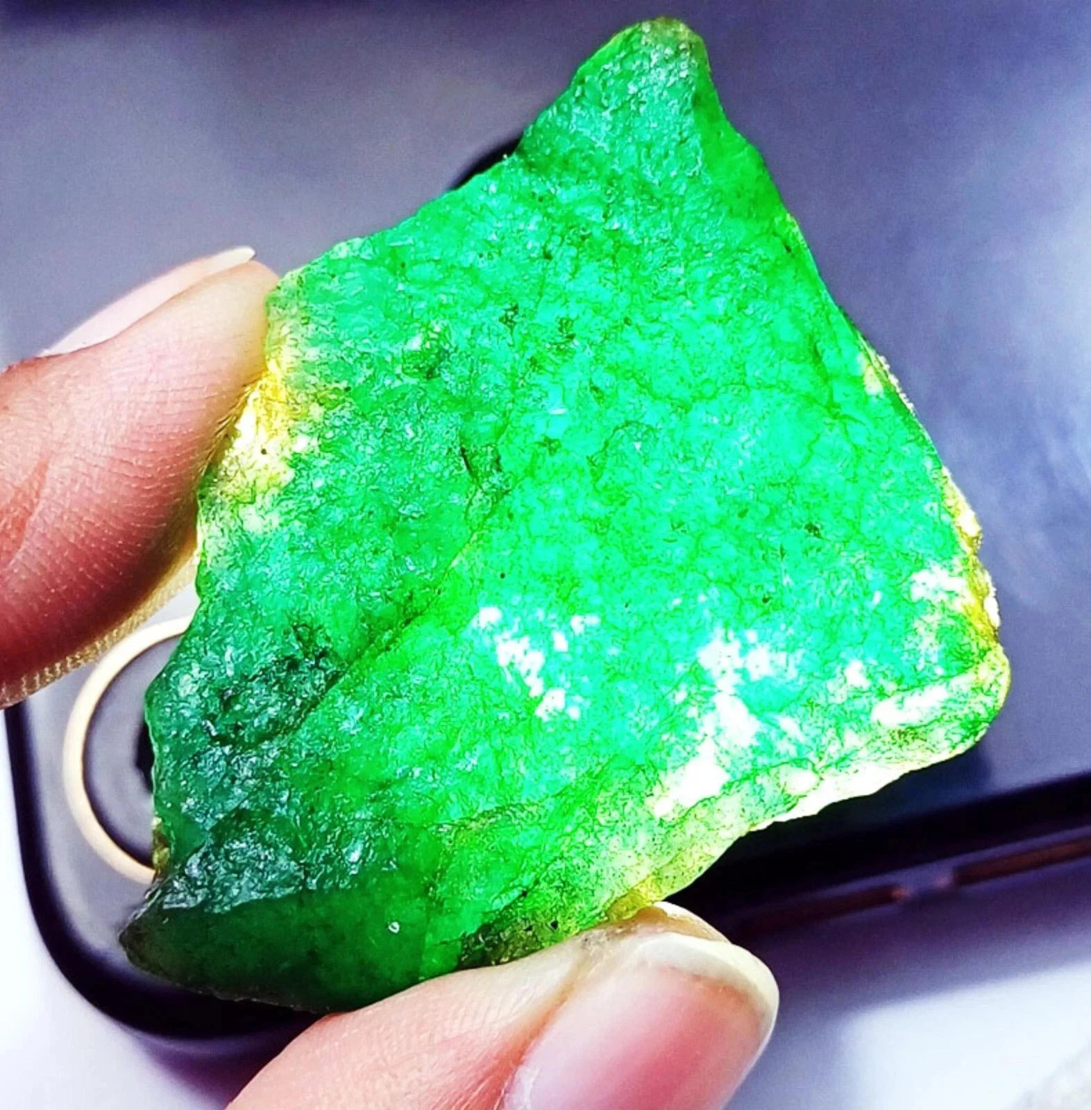 Loose Gemstone Natural Emerald Rough 99.20 Ct Certified With Free Gift