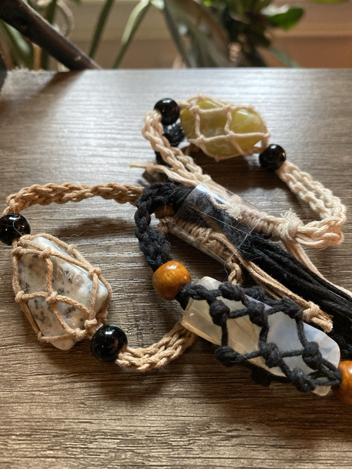 Lot Of 3 Adjustable Macramé Bracelets Quarts Kiwi Jasper And Serpentine Stones