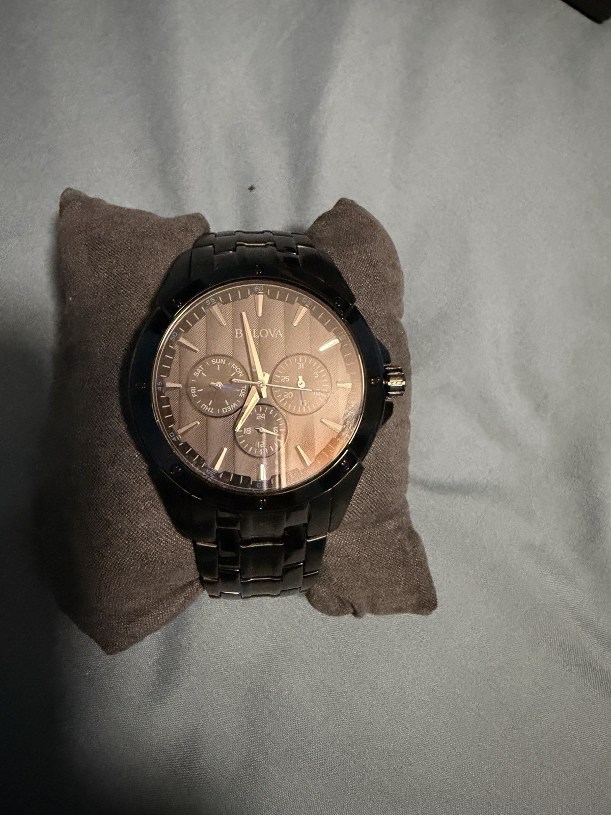 BULOVA 98C121 DAY DATE BLACK DIAL IP BLACK STAINLESS STEEL MENS’S WATCH 43 MM