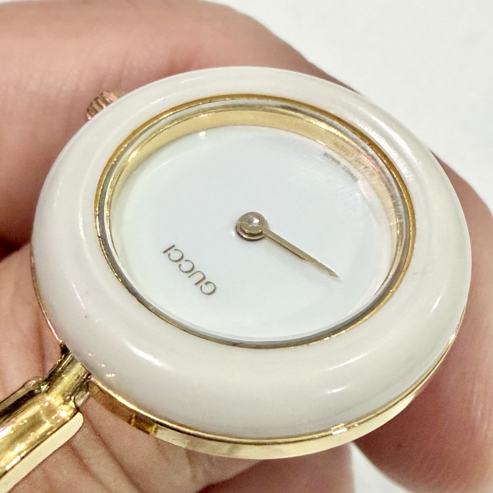 Gucci Change Bezel 1100 Gold 26mm White Dial / Bezel Quartz Women’s Watch RUNS!