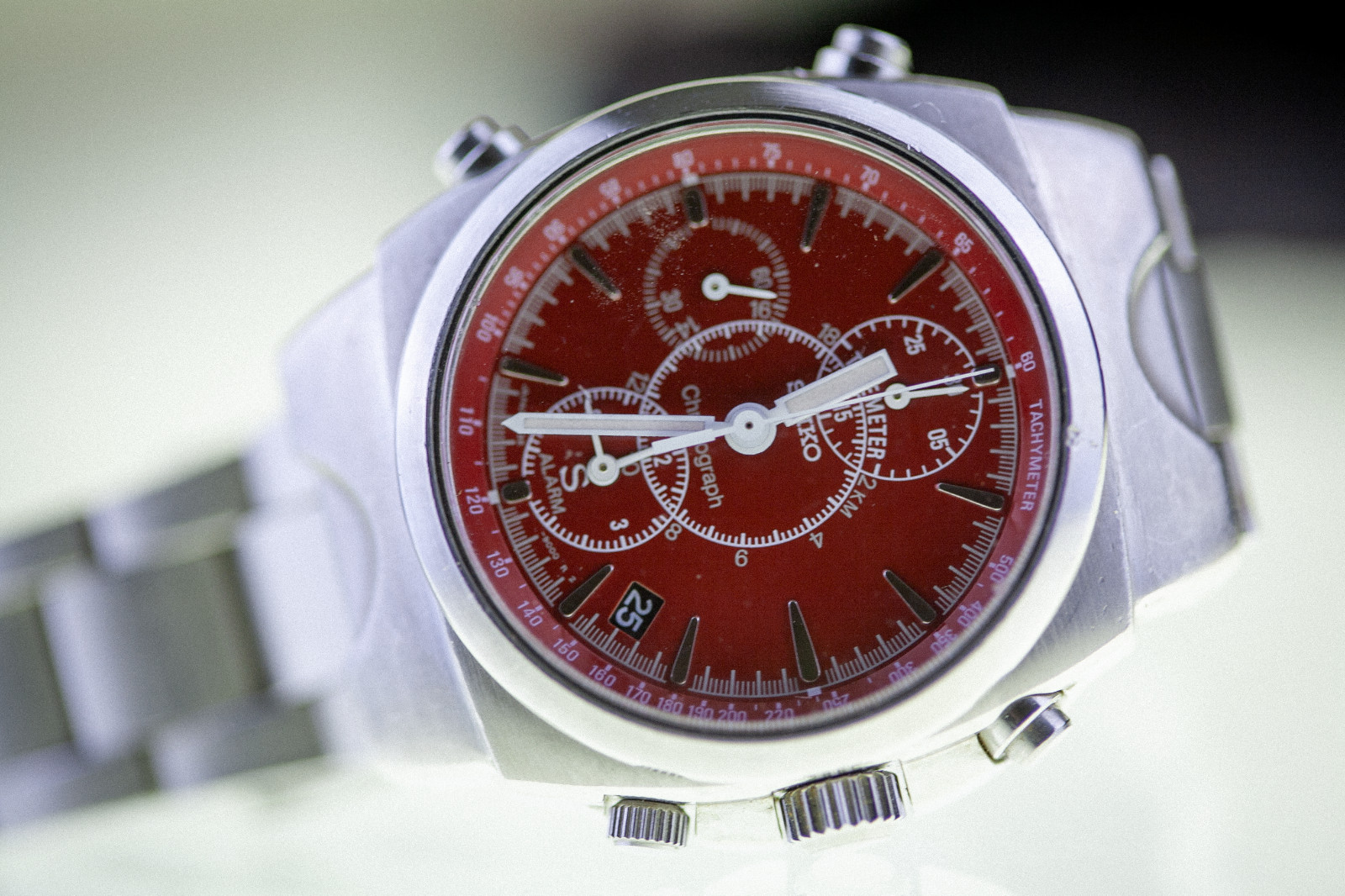 SEIKO SUS 7T32-9000 Chronograph – Desirable Red Dial