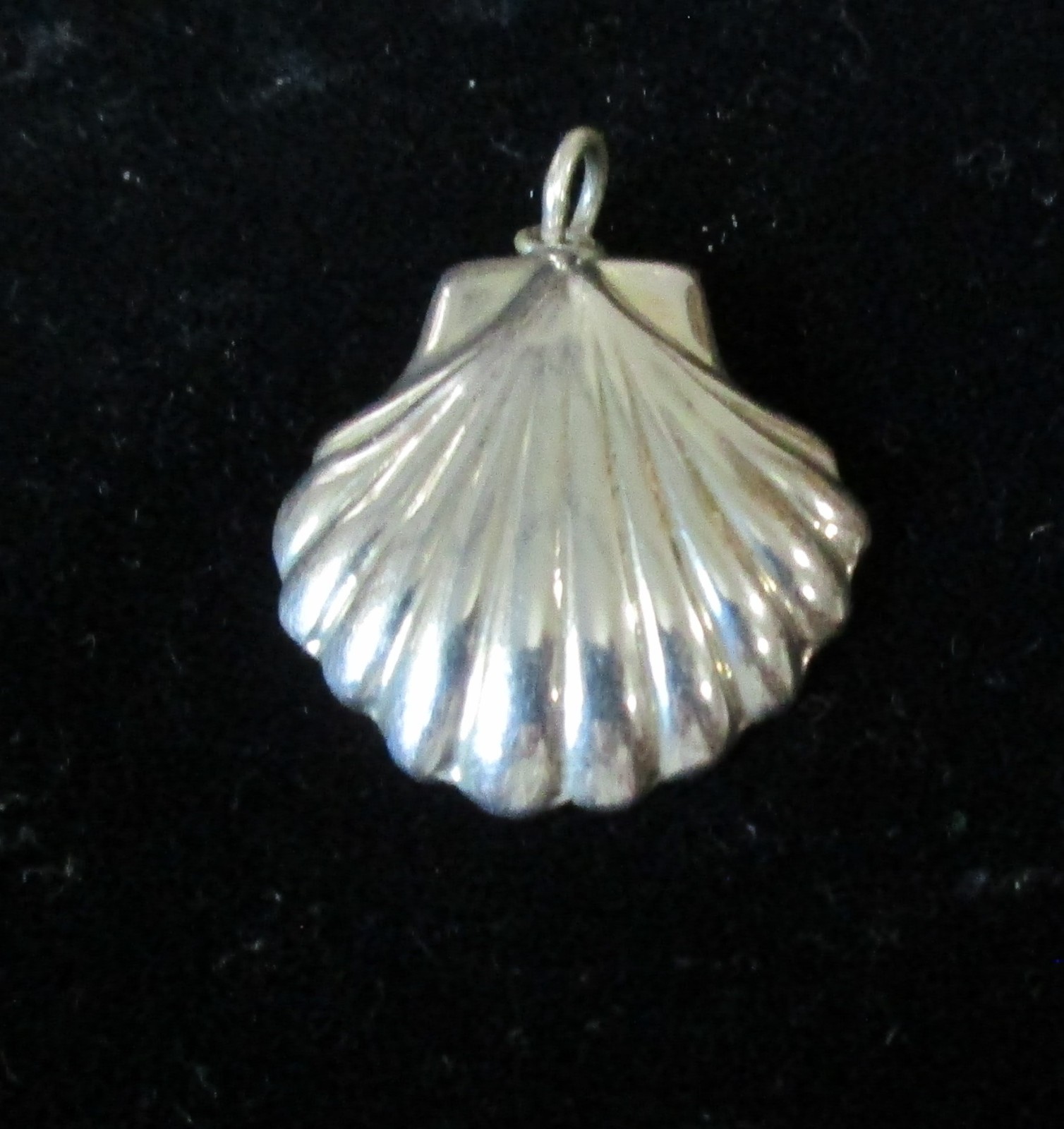 Vintage Mexico TC-127 Sterling Silver Scallop Shell Pendant 1″ x 1″