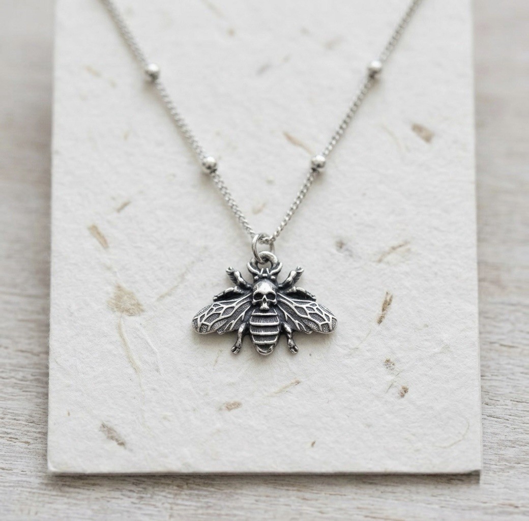 Silver Tone Bee Charm Pendant Necklace Cable Chain Animals & Insects