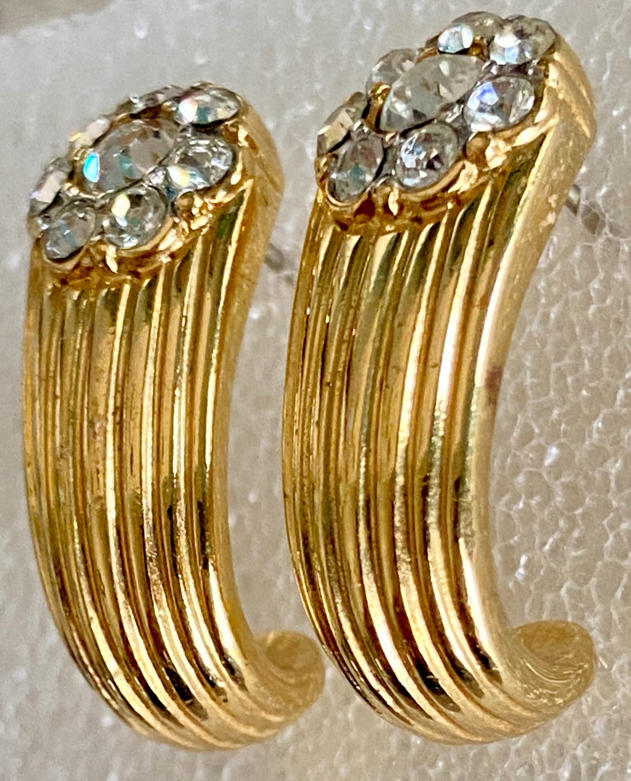 Vintage Trifari Gold Tone Ribbed C-Hoop Pierced Earrings Clear Rhinestone Accent