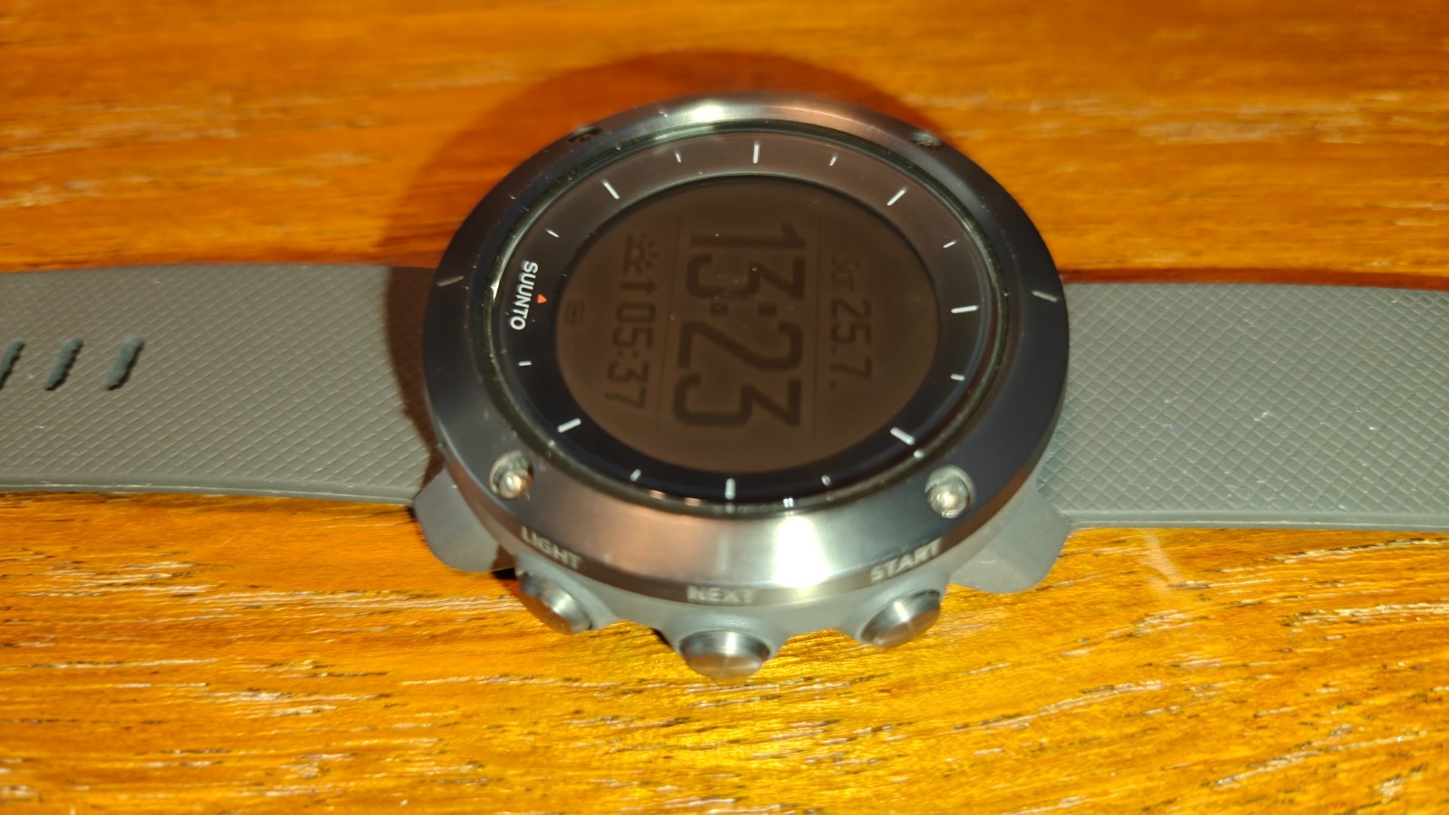 Suunto Traverse Graphite Gray Men’s Watch – SS022226000 – OW151