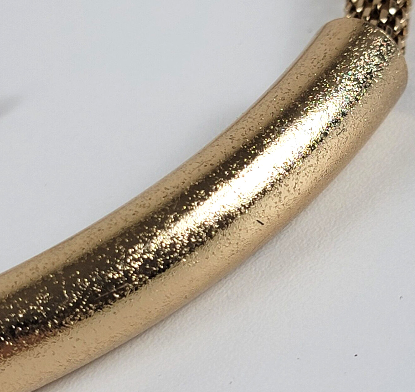 Gold-Tone Mesh Chain Sliding Tube Charm Necklace 21″ Lobster Clasp Modernist