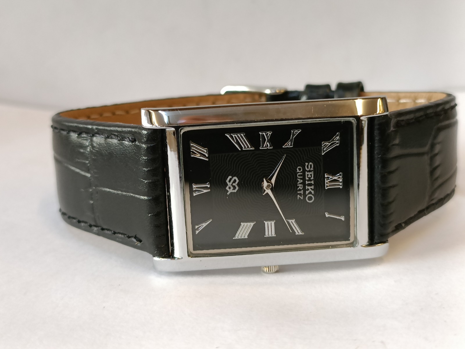 VINTAGE SEIKO SLIM QUARTZ BLACK DIAL JAPAN MEN’S WORKING DRESS WATCH