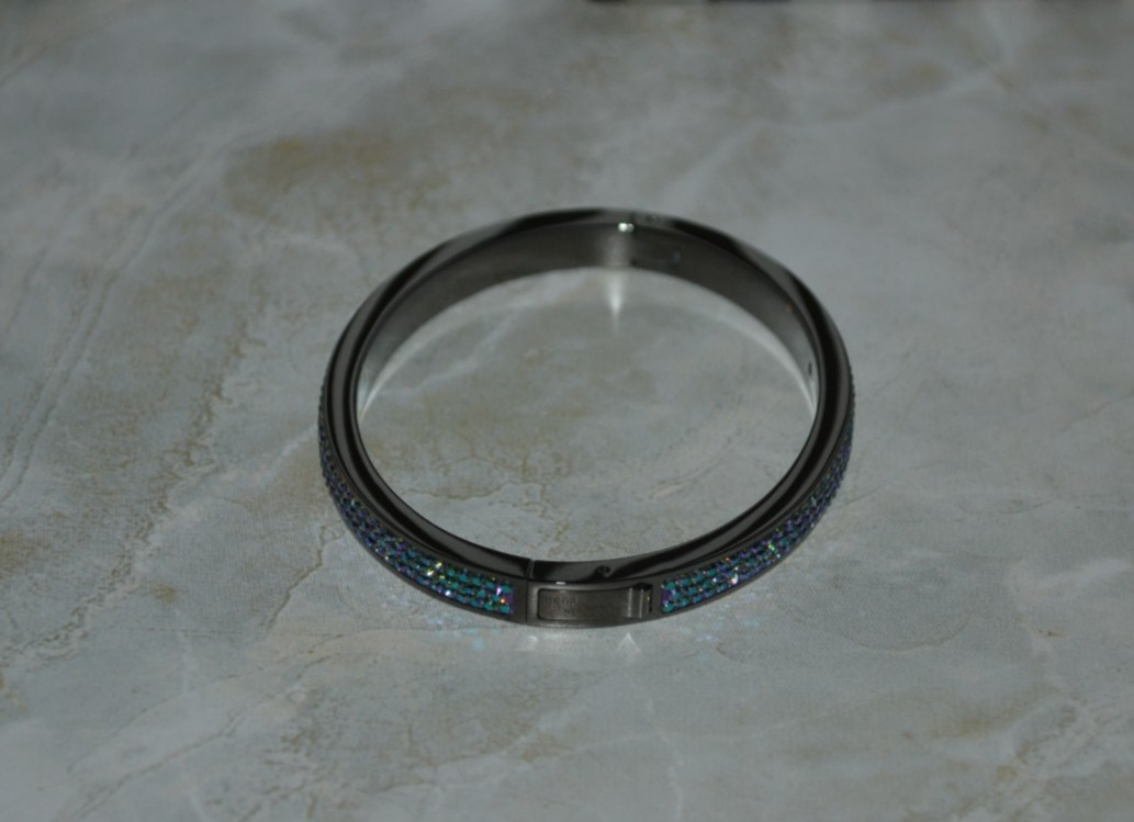 Henri Bendel Iridescent Rocks Skinny Bangle – Size Petite