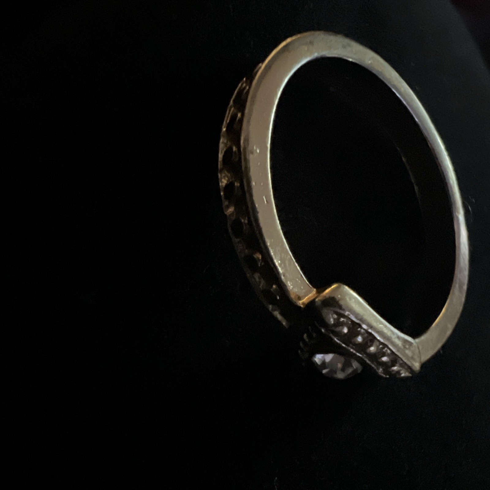 Gold Tone Band Ring Size 8 w/ White/Colorless Round Stone, Triangle Setting