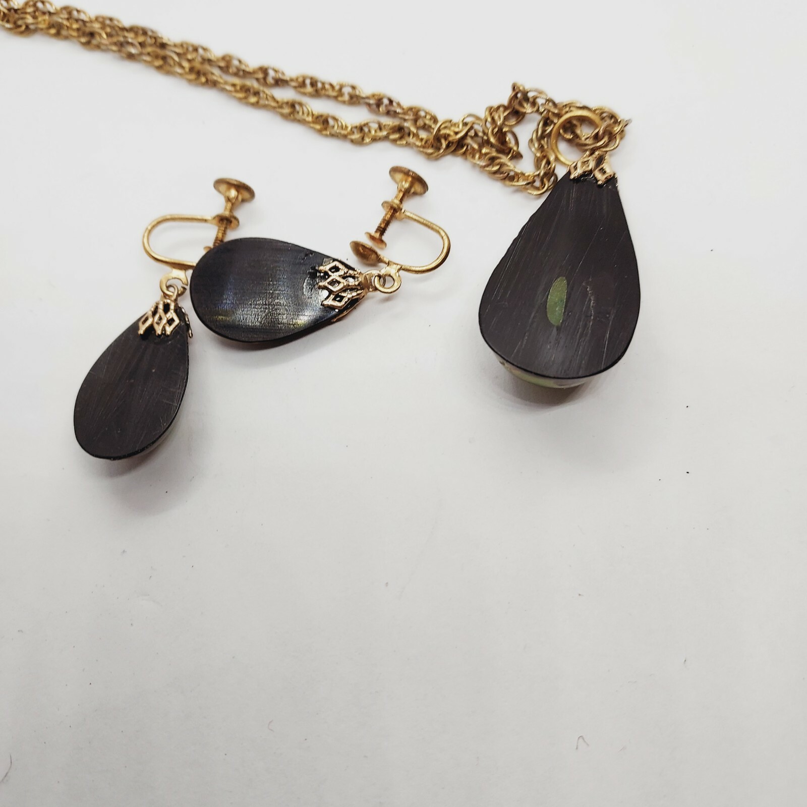 Vtg Necklace Earrings Set Lucite Gold Flake Plastic Resin Teardrops Mod Pendant