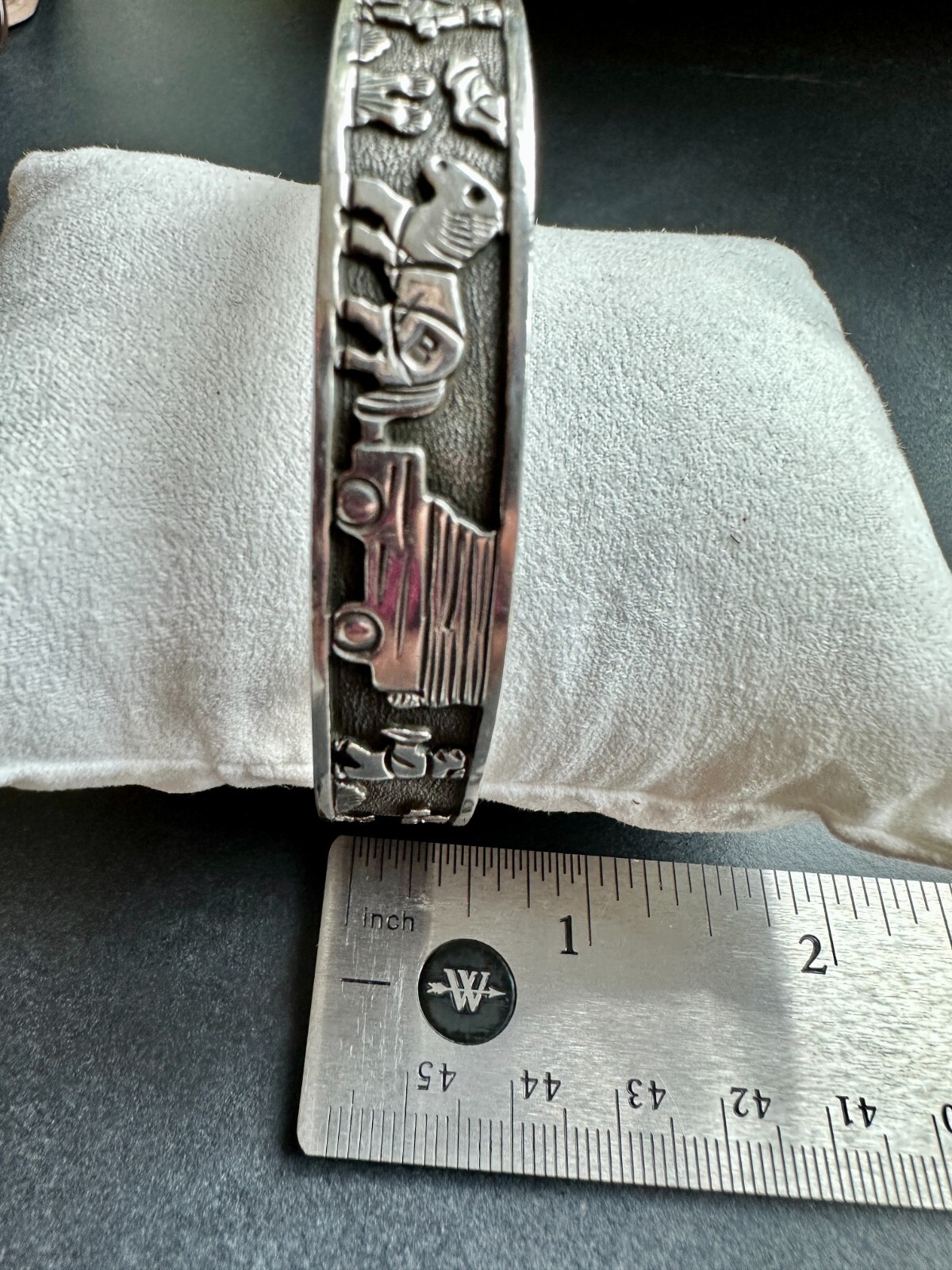 RARE Navajo FLOYD BECENTI Sterling Silver Traditional Storyteller Bangle Vintage