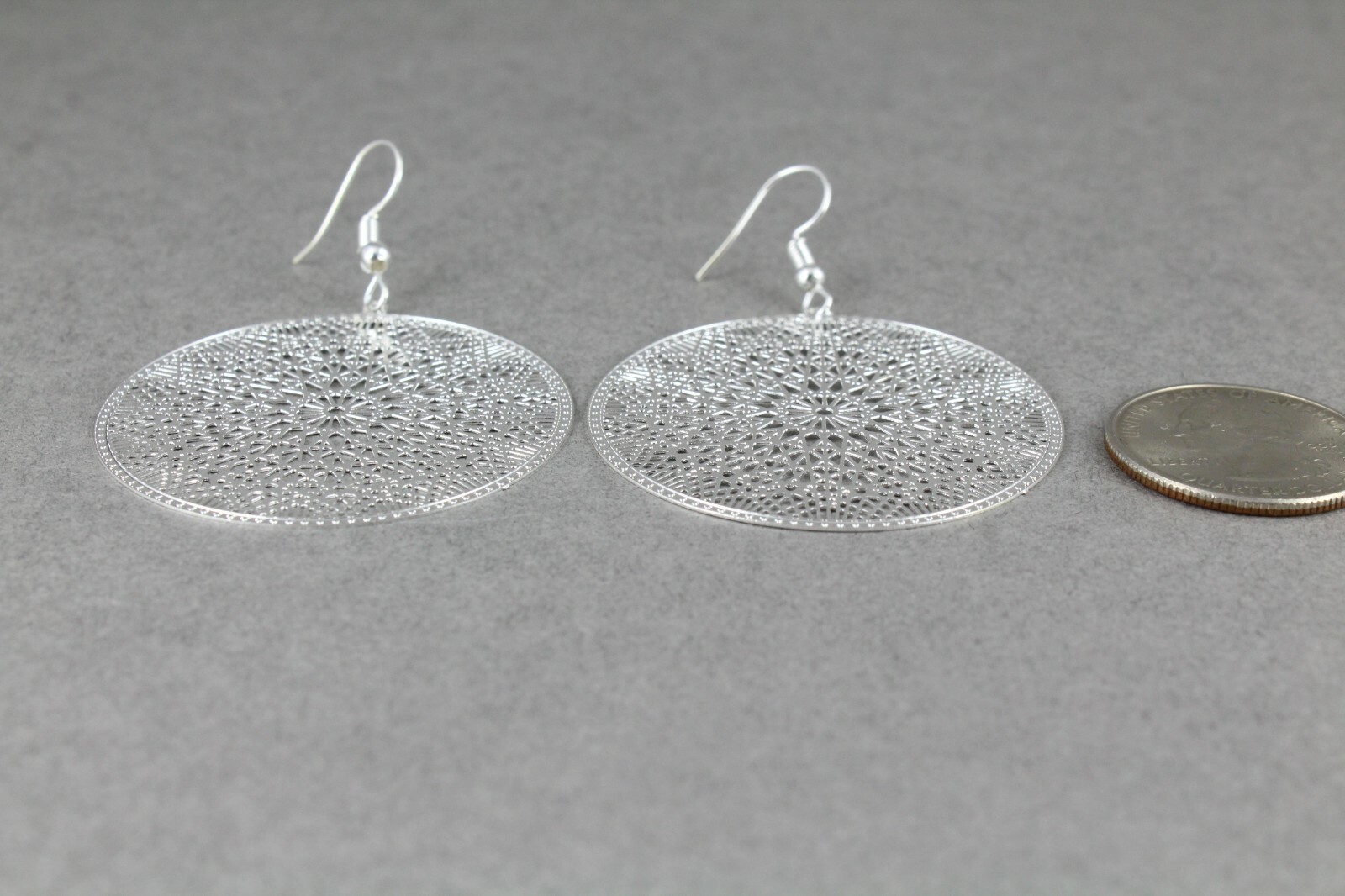 Silver filigree circle earrings medallion disc 1 5/8″ wide Very lightweight