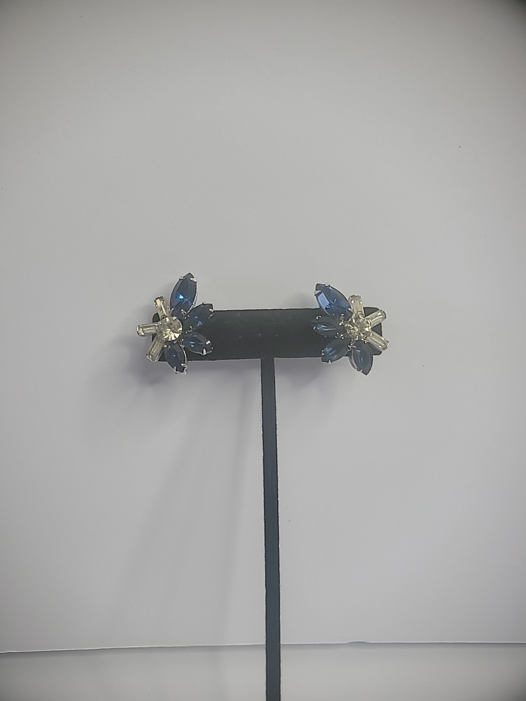 Vintage Duane Silver Tone Screw Back Clip On Huggie Earrinsgs Clear Blue Crystal