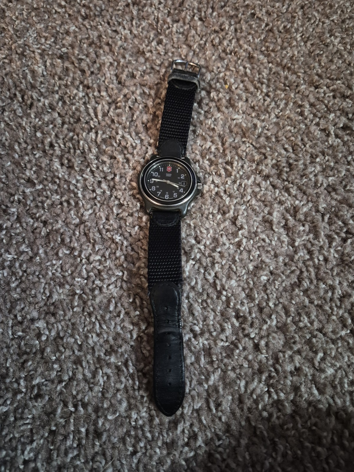 VICTORINOX SWISS ARMY GARRISON Men’s Swiss Field Wristwatch Needs Battery
