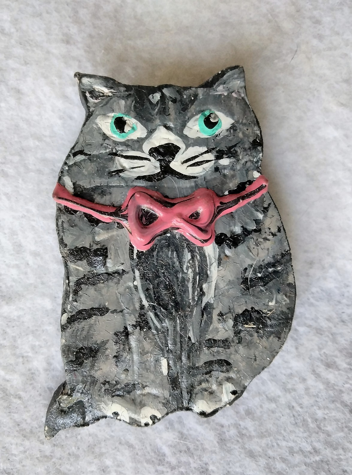 Handmade Wooden Gray Tabby Cat Brooch (173 – 2587)