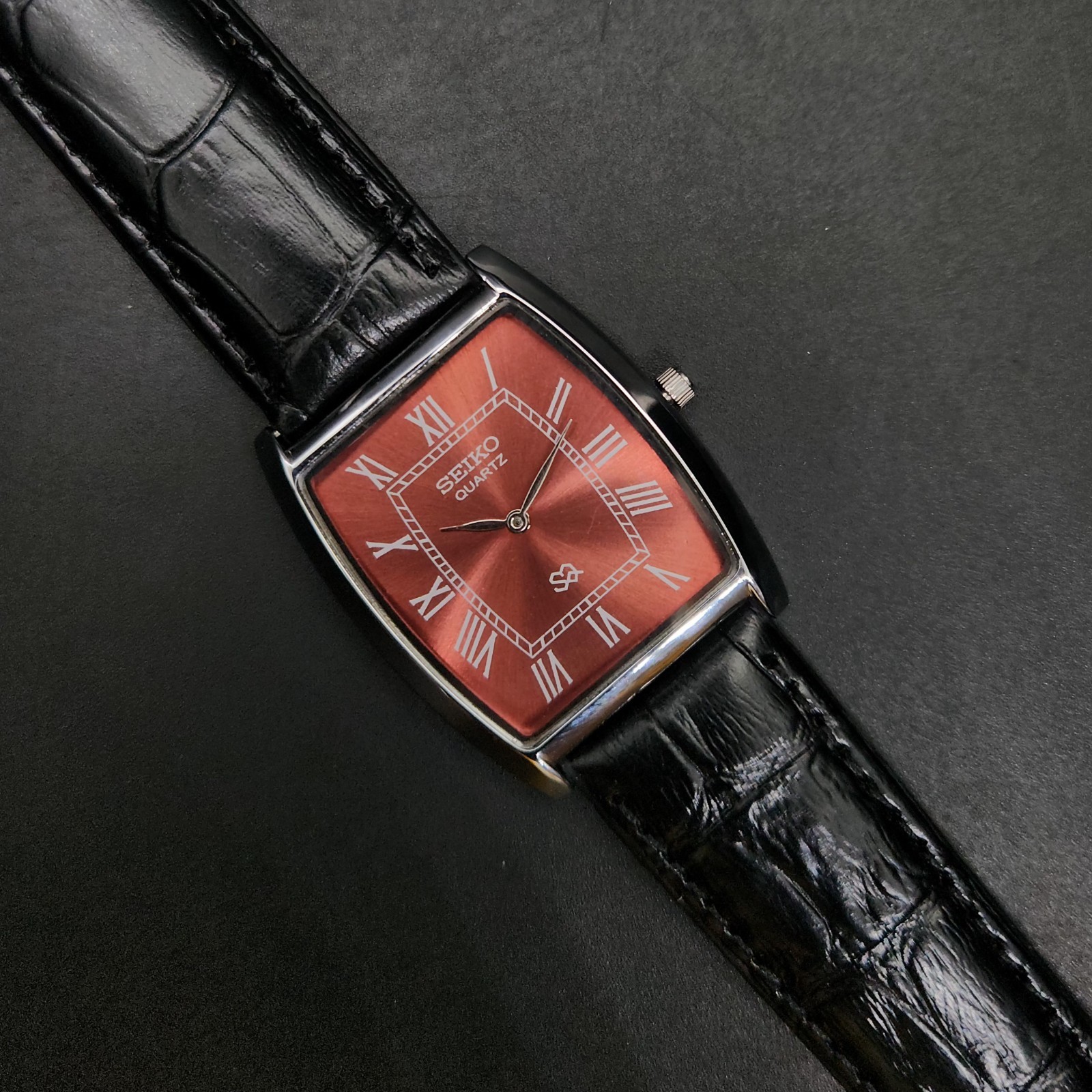 Vintage Seiko Slim Quartz Barrel Red Dial 30MM Case Japanese Men’s Watch H34